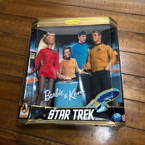 Vintage 1996 Barbie & Ken Star Trek Doll Set NEW Damaged